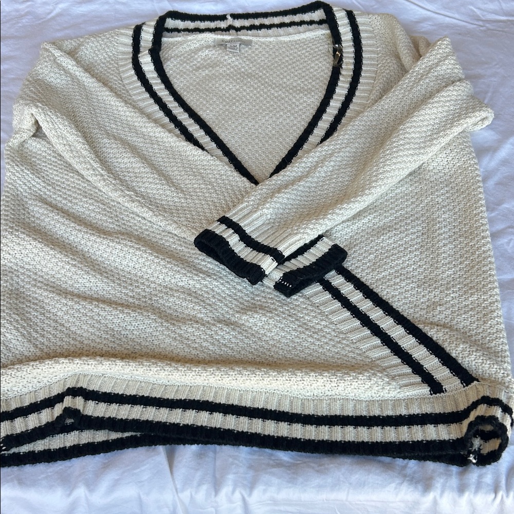 Cozy Casual V-Neck Sweater in Black and Cream